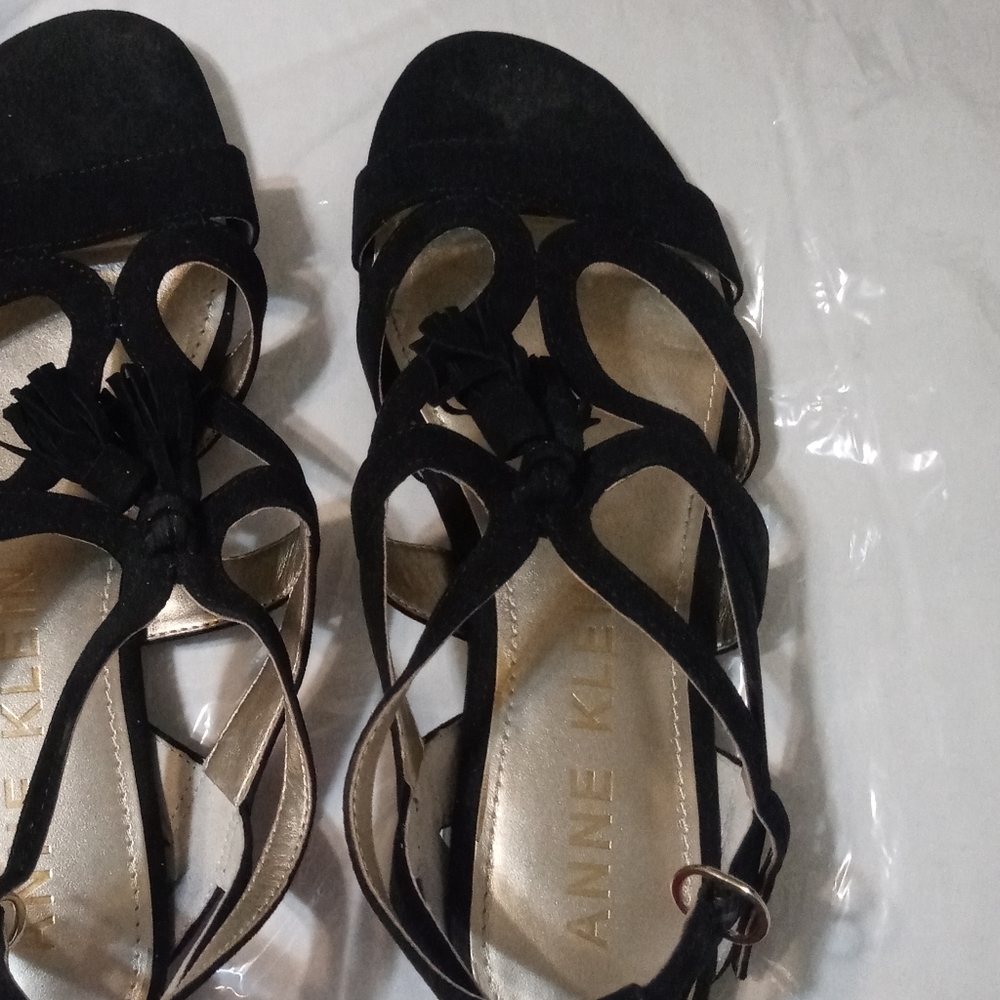Black flat Anne Klein sandals